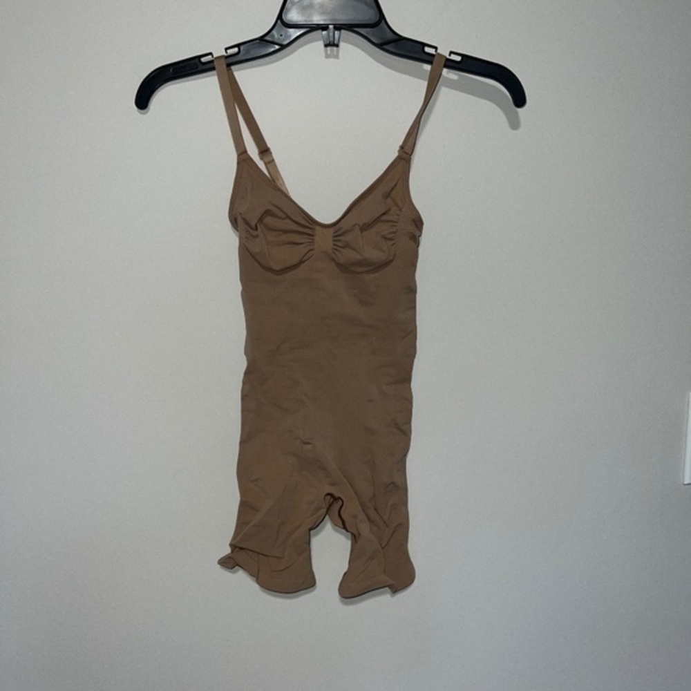 SKIMS SEAMLESS SCULPT MID THIGH BODYSUIT SIENNA LARGE